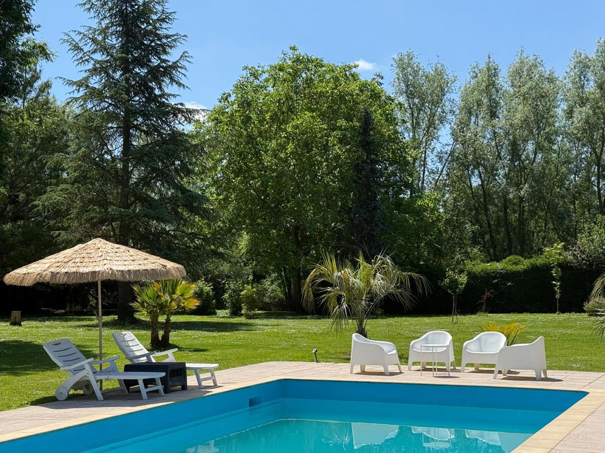 Appartement Familial Au Bord De La Marne, Jardin 8000M2, Piscine, Court De Tennis, Terrasse, Parking Gratuit Proche Disneyland Isles-lès-Villenoy Exterior foto